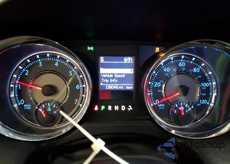 2011 Chrysler Town & Country Touring L из США, поврежденный, VIN 2A4RR8DG2BR682370